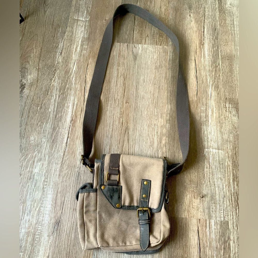 Cargoit Crossbody Travel Bag Cargo Canvas Flap Brown Tan Gray Small Medium